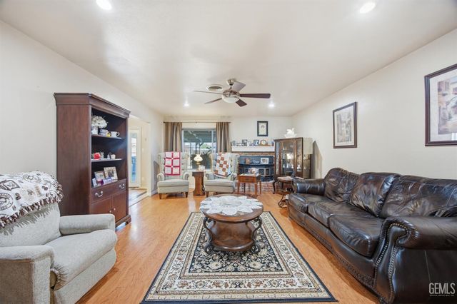 202 E Warren Street, Taft, CA 93268