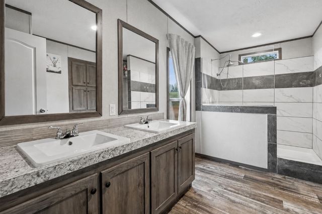 595 Days Rd, Lafayette, TN 37083