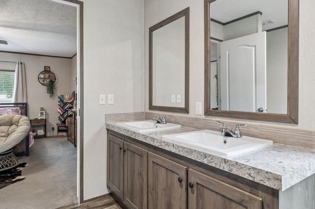 595 Days Rd, Lafayette, TN 37083