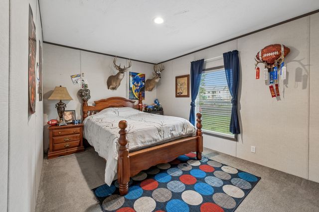 595 Days Rd, Lafayette, TN 37083