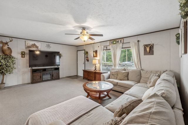 595 Days Rd, Lafayette, TN 37083