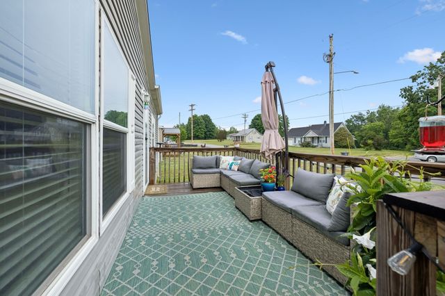 595 Days Rd, Lafayette, TN 37083
