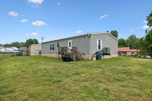 595 Days Rd, Lafayette, TN 37083