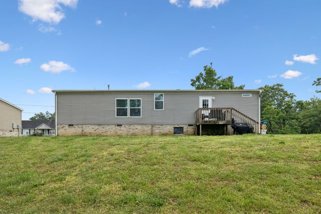 595 Days Rd, Lafayette, TN 37083