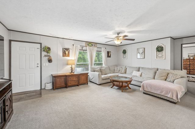 595 Days Rd, Lafayette, TN 37083