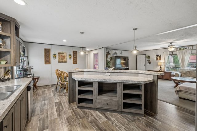 595 Days Rd, Lafayette, TN 37083