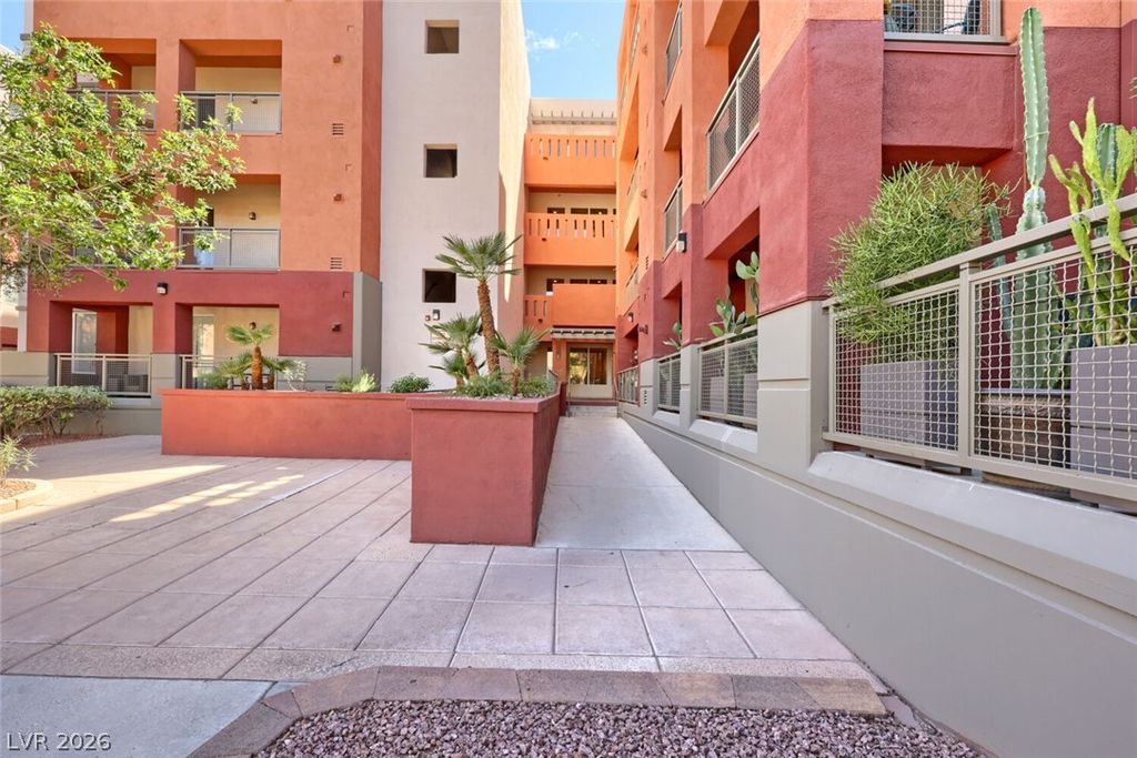39 East Agate Avenue 304, Las Vegas, NV 89123 — photo 2