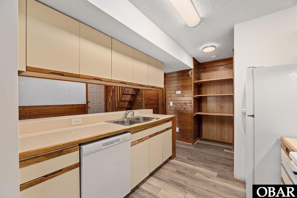 Image 17 of property listing at 1711 Bobby Lee Trail, Kill Devil Hills, NC 27948