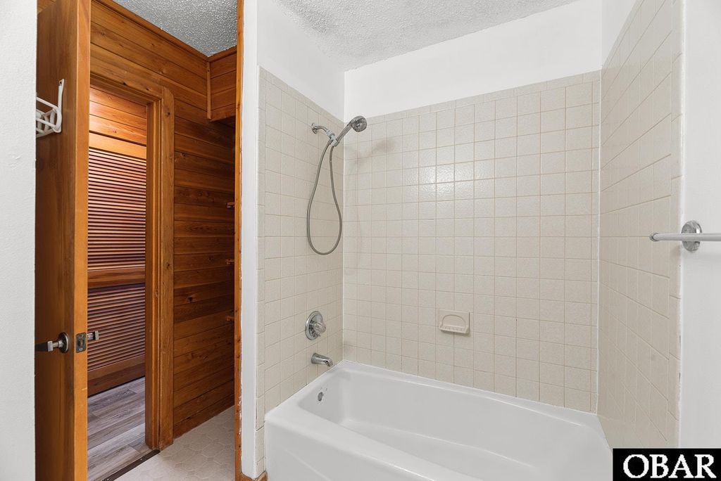 Image 9 of property listing at 1711 Bobby Lee Trail, Kill Devil Hills, NC 27948