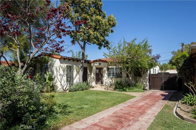 2824 Chestnut Avenue, Long Beach, CA 90806