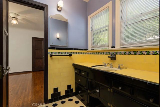 2824 Chestnut Avenue, Long Beach, CA 90806