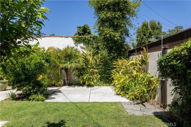 2824 Chestnut Avenue, Long Beach, CA 90806