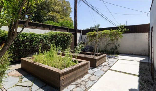 2824 Chestnut Avenue, Long Beach, CA 90806