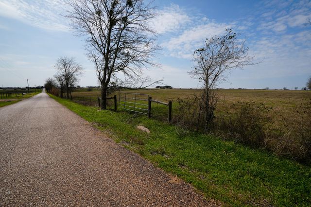 1011 Fm 956, Schulenburg, TX 78956