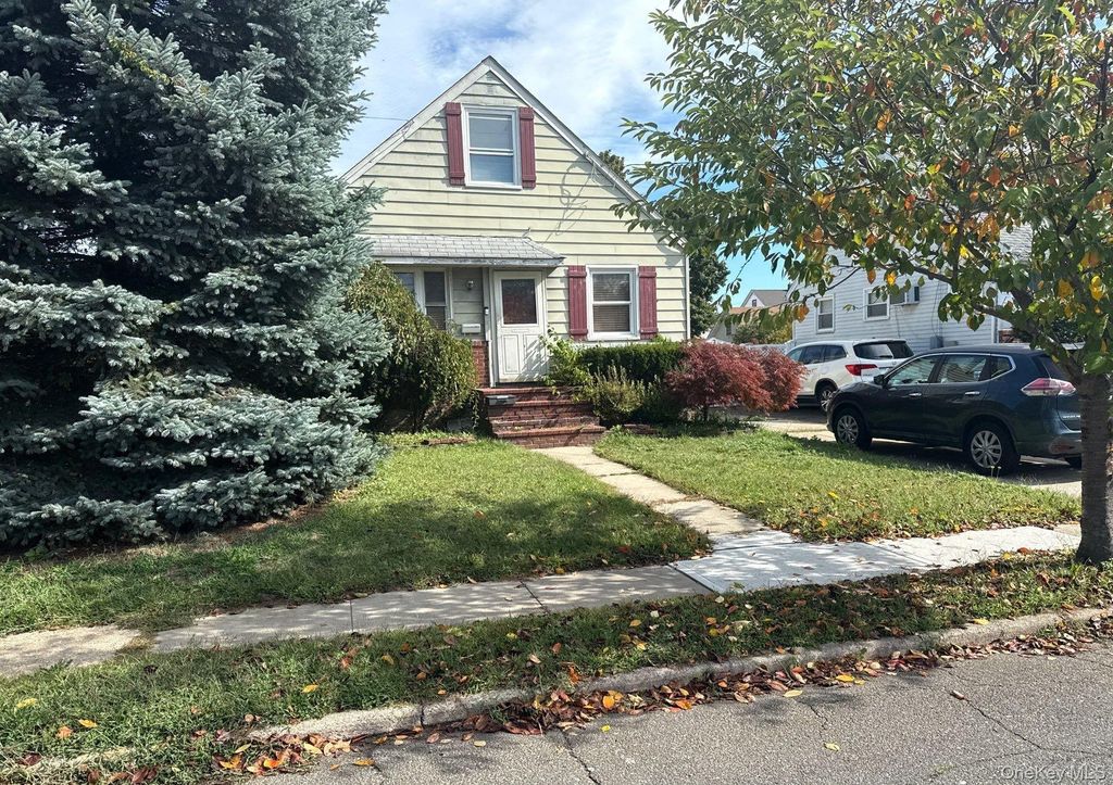 11 Wood Street, Lynbrook, NY 11563