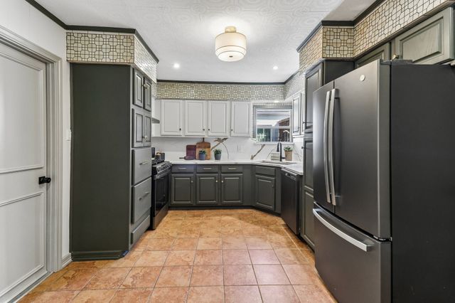 614 Marshalldell Avenue, Dallas, TX 75211