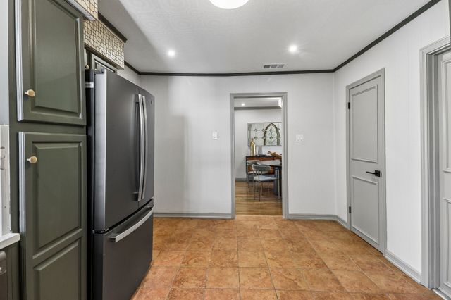 614 Marshalldell Avenue, Dallas, TX 75211