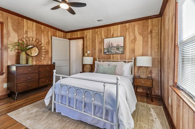 614 Marshalldell Avenue, Dallas, TX 75211