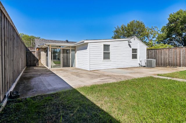 614 Marshalldell Avenue, Dallas, TX 75211