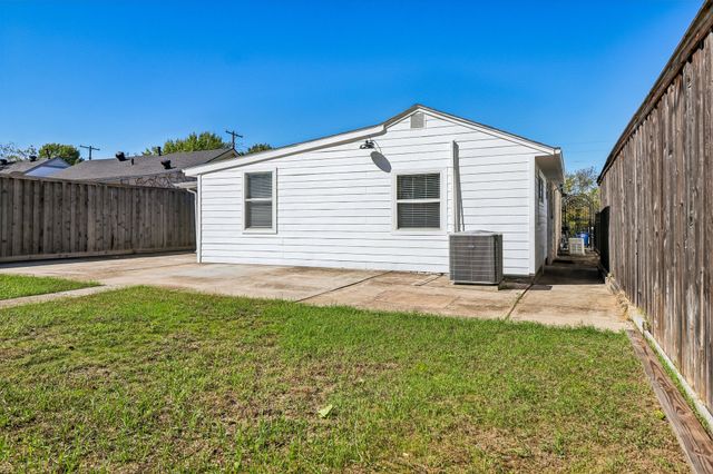 614 Marshalldell Avenue, Dallas, TX 75211