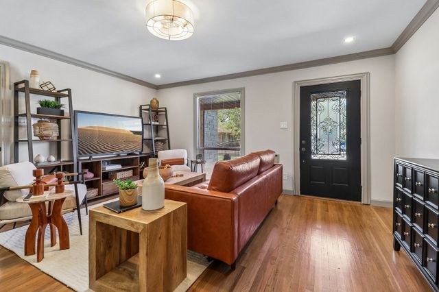 614 Marshalldell Avenue, Dallas, TX 75211