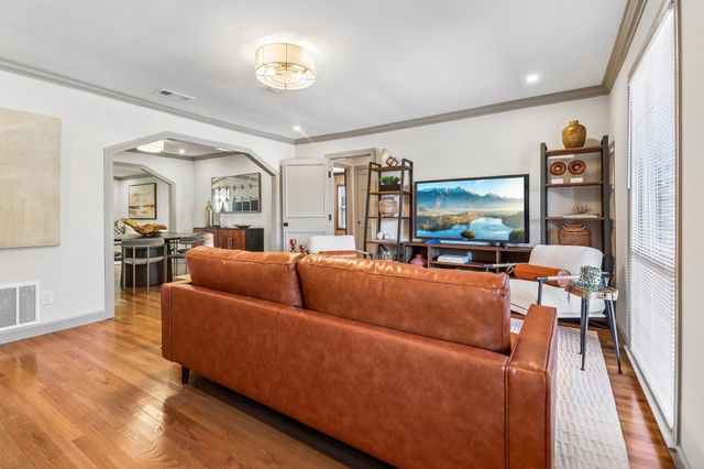 614 Marshalldell Avenue, Dallas, TX 75211