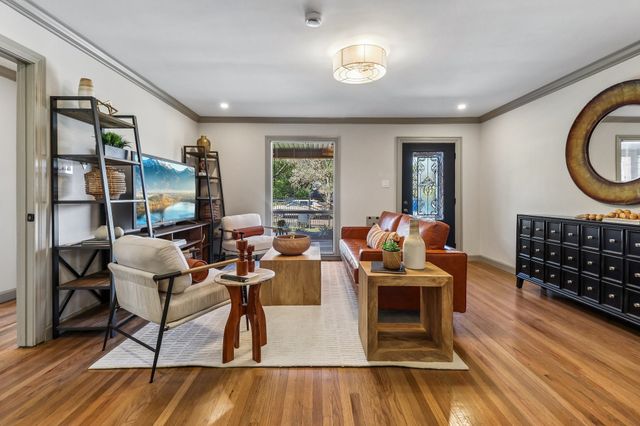 614 Marshalldell Avenue, Dallas, TX 75211