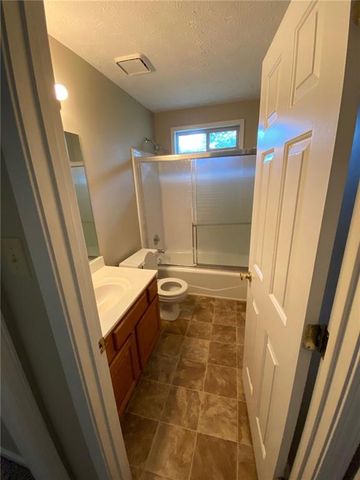 1405 Glenfield Drive, Lawrenceville, GA 30043