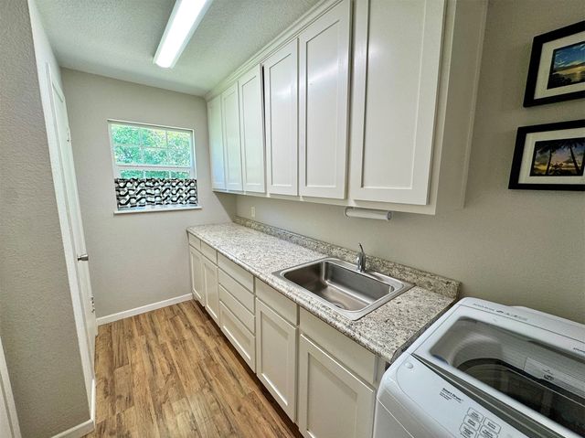 1705 S College Avenue, Decatur, TX 76234