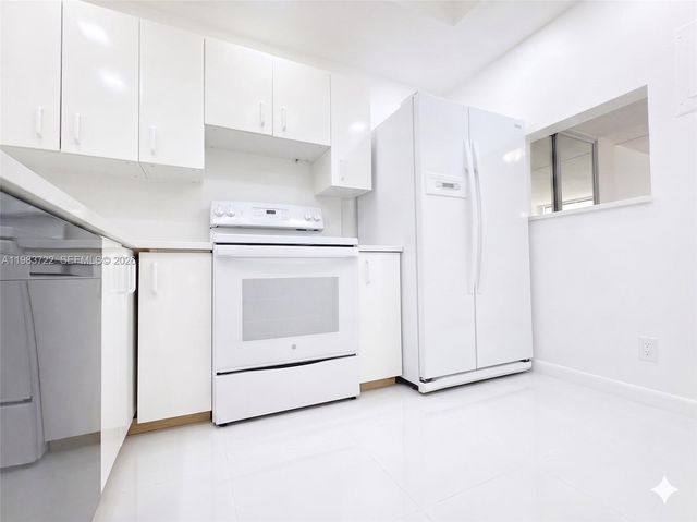 9900 Sunrise Lakes Boulevard 102, Sunrise, FL 33322