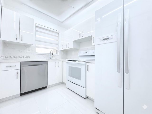 9900 Sunrise Lakes Boulevard 102, Sunrise, FL 33322