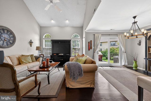 63 KETTLEBROOK DR, Mount Laurel, NJ 08054