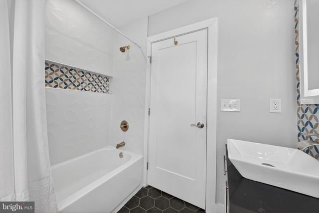1821 BANK ST, Baltimore, MD 21231
