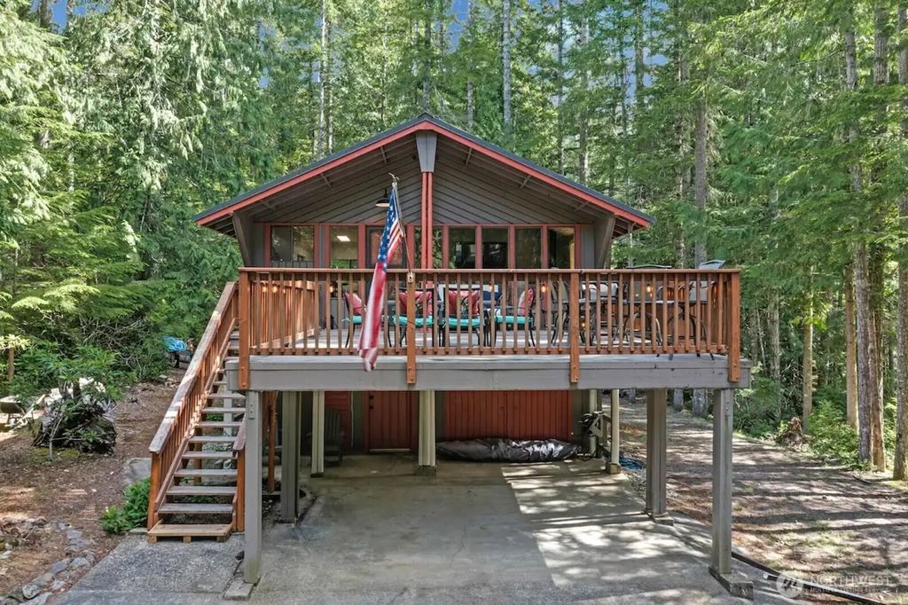 31 N Deer Lane, Hoodsport, WA 98548