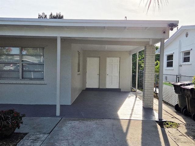 715 S C Street, Lake Worth, FL 33460