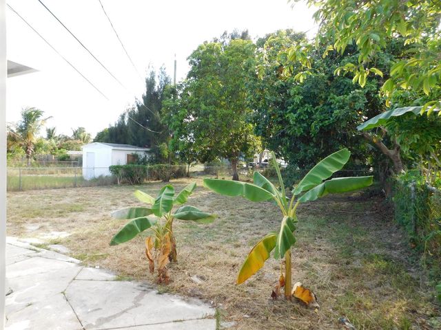 715 S C Street, Lake Worth, FL 33460