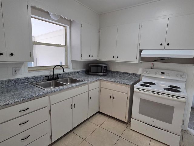 715 S C Street, Lake Worth, FL 33460