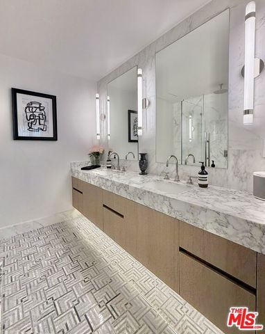 818 N Doheny Drive 901, West Hollywood, CA 90069