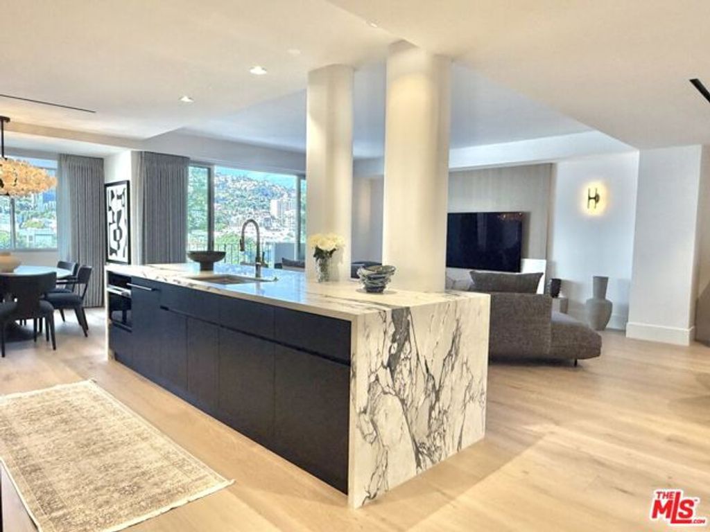 818 N Doheny Drive 901, West Hollywood, CA 90069