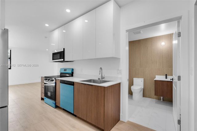 1037 NW 2nd St 2B, Miami, FL 33128