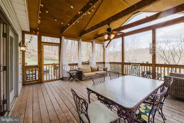 1568 DEER CREEK RD, New Freedom, PA 17349