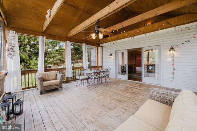 1568 DEER CREEK RD, New Freedom, PA 17349