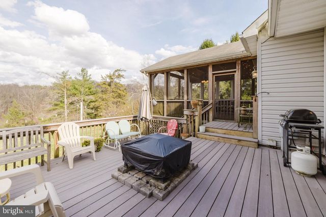 1568 DEER CREEK RD, New Freedom, PA 17349