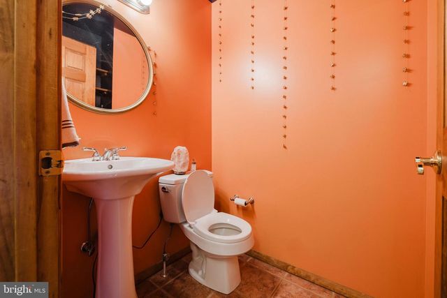 1568 DEER CREEK RD, New Freedom, PA 17349