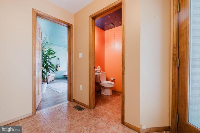 1568 DEER CREEK RD, New Freedom, PA 17349