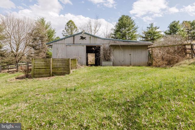 1568 DEER CREEK RD, New Freedom, PA 17349