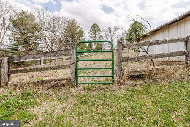 1568 DEER CREEK RD, New Freedom, PA 17349