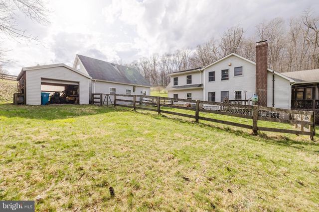 1568 DEER CREEK RD, New Freedom, PA 17349