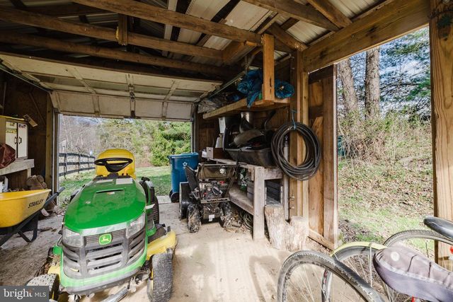 1568 DEER CREEK RD, New Freedom, PA 17349