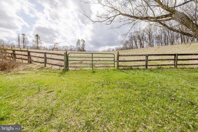 1568 DEER CREEK RD, New Freedom, PA 17349
